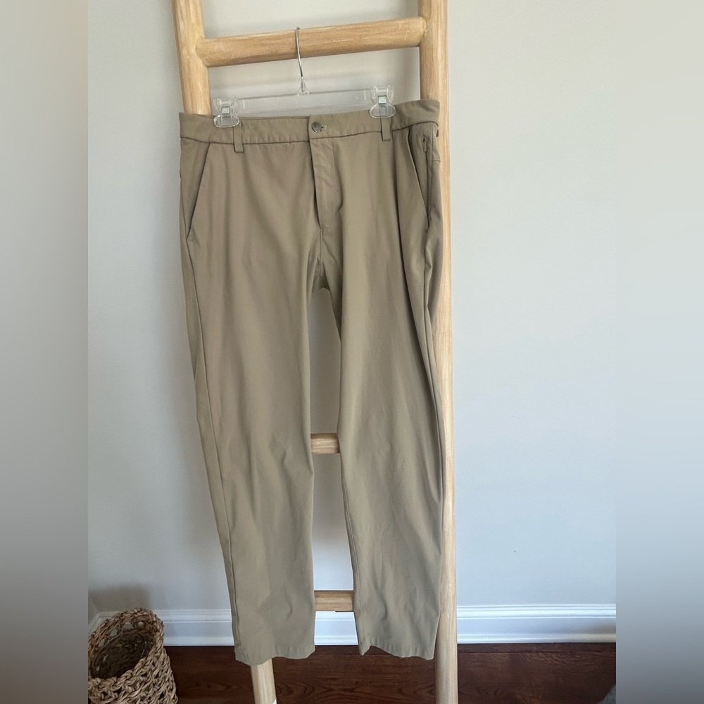 LuLuLemon Mens commission Classic Fit Pant 34” Warpstreme Torino Sand color